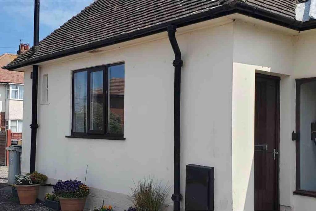 Tiny One Bedroom House *
